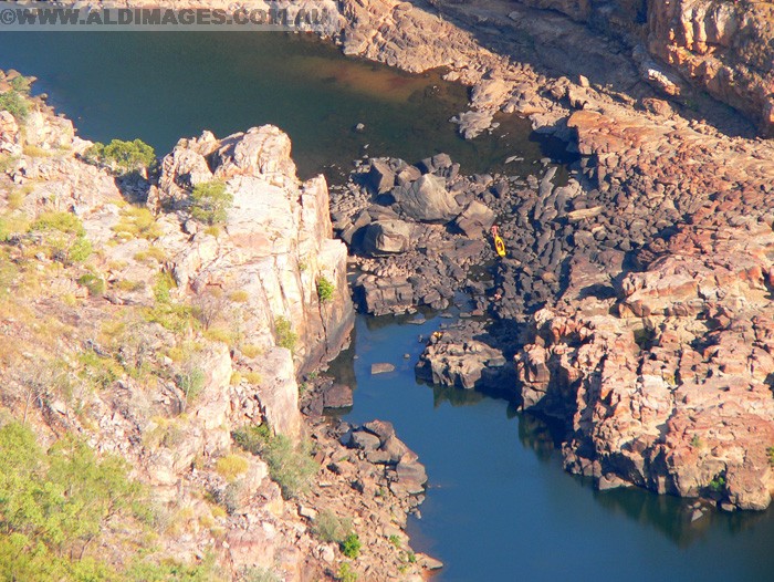 678x503 pixels (302K)